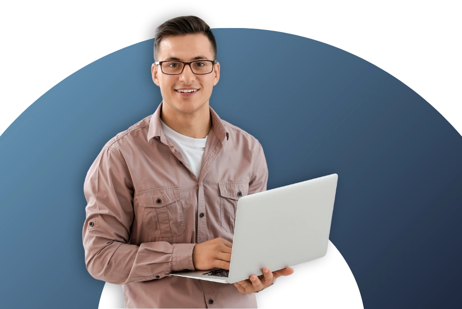 Usuario del Software GRC NovaSec visualizando el panel de control principal del módulo de Gestión de Hallazgos de Auditoría, con gráficos, métricas y listado de hallazgos pendientes y vencidos.